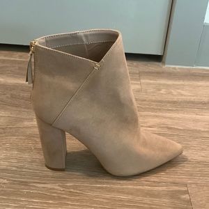 Tan suede booties size 10 TTS. Brand Qupid